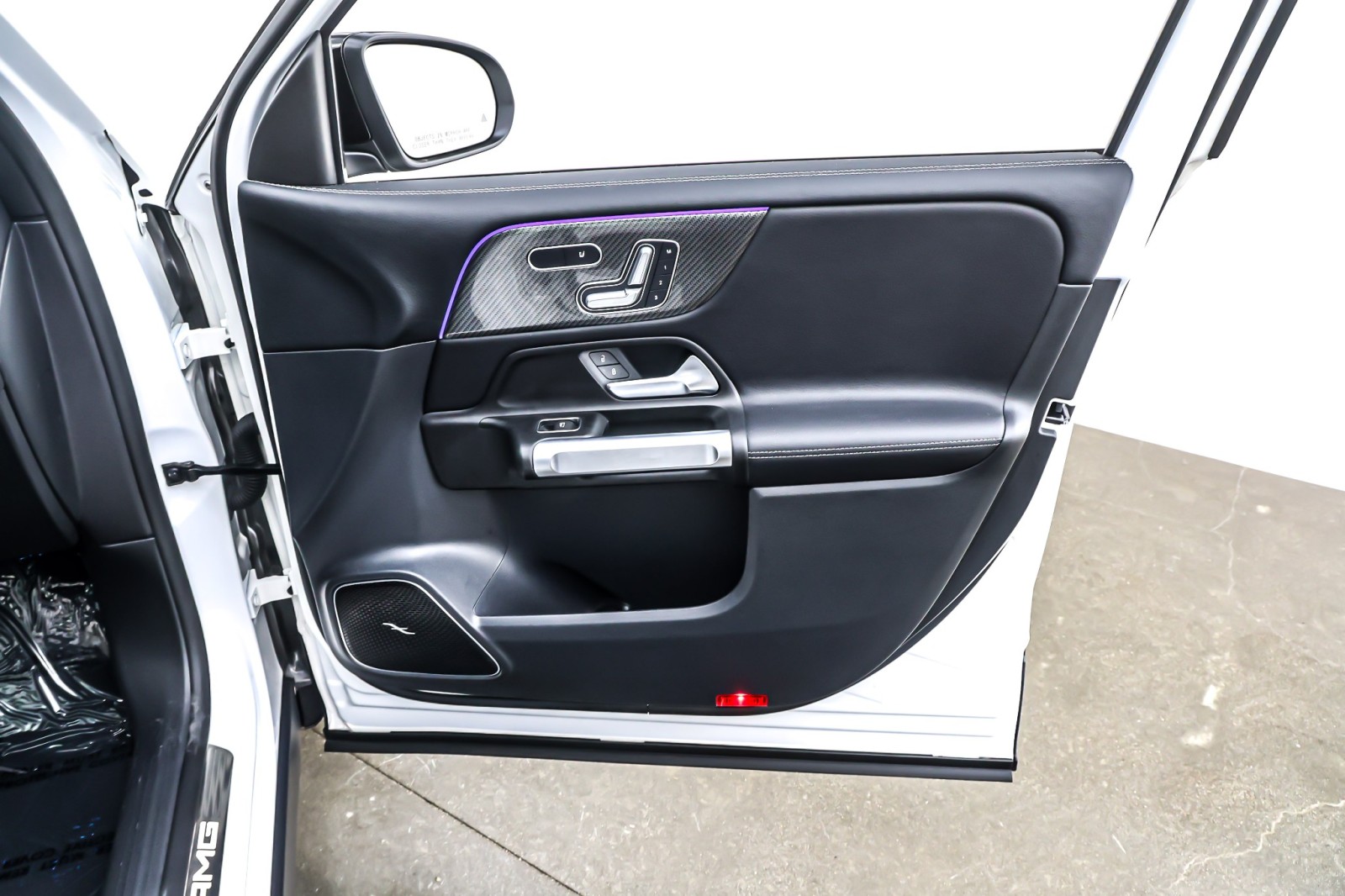 Used 2025 Polar White Mercedes-Benz AMG® GLB 35 4MATIC SUV image 25