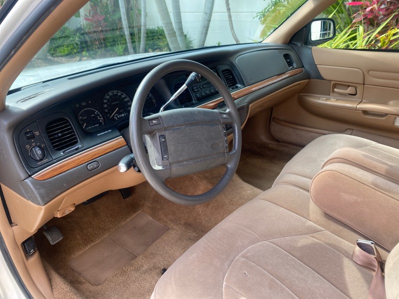 1995 Ford Crown Victoria LOW MILES 43,331 in , 