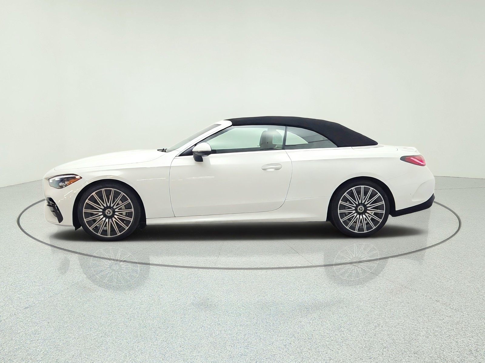 New 2027 MANUFAKTUR Moonlight White Metallic Mercedes-Benz CLE 450 4MATIC® Cabriolet image 8
