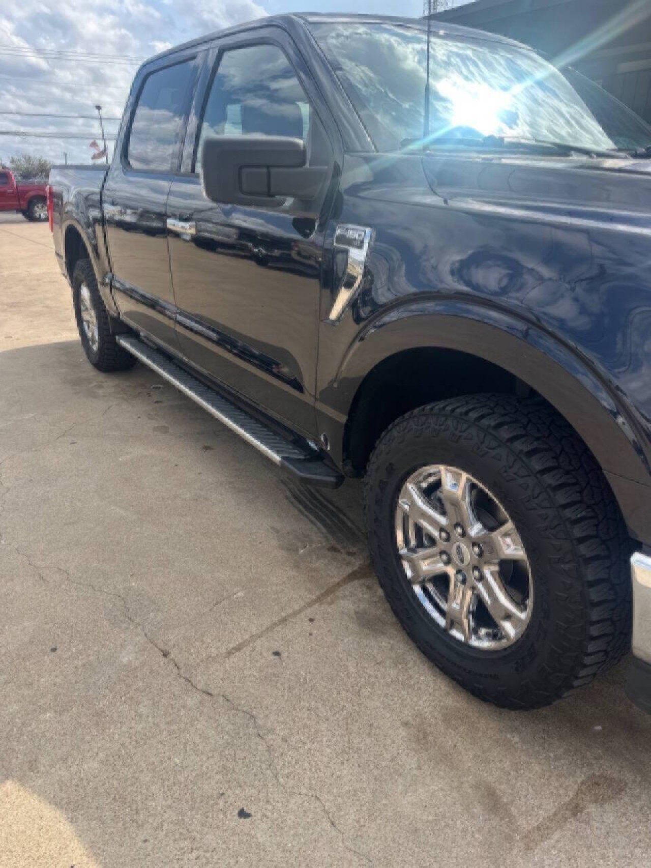 View vehicle photo 4