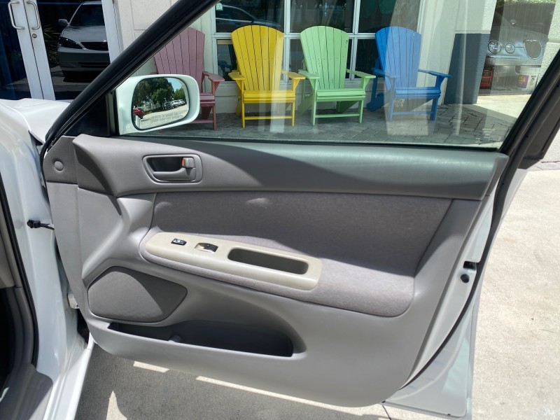 2003 Toyota Camry LE LOW MILES 61,005 in , 
