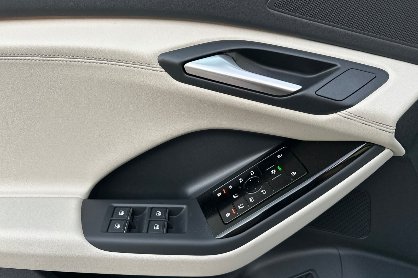 New 2025 Glacier White Metallic Audi Premium quattro image 10