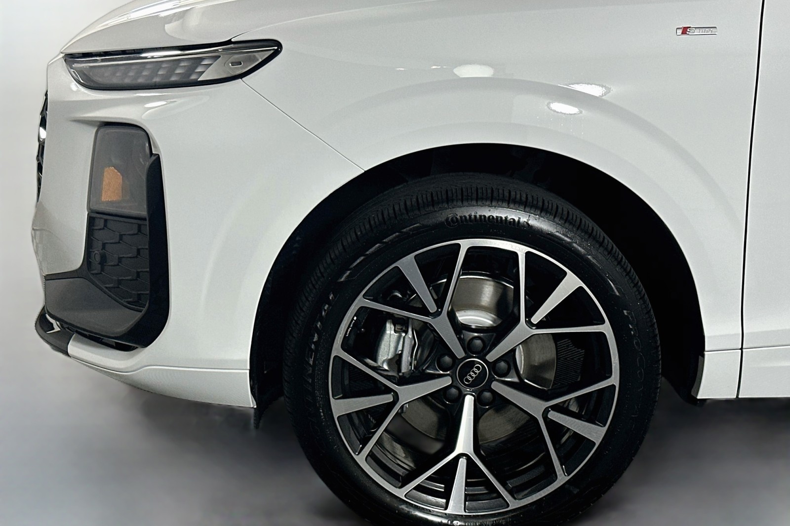 New 2026 Arkona White Audi S line image 11