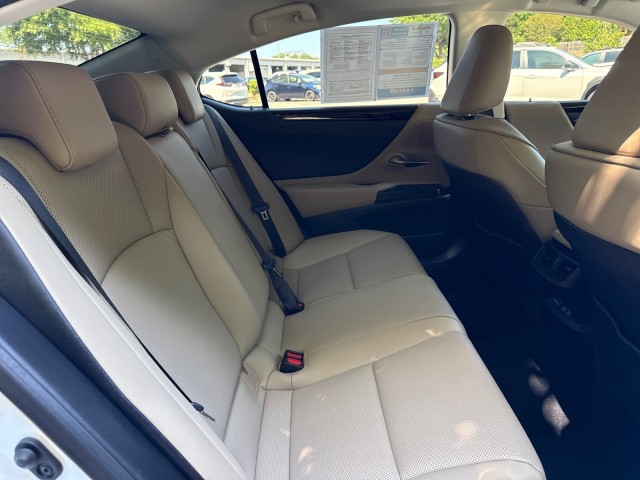 LexusES43