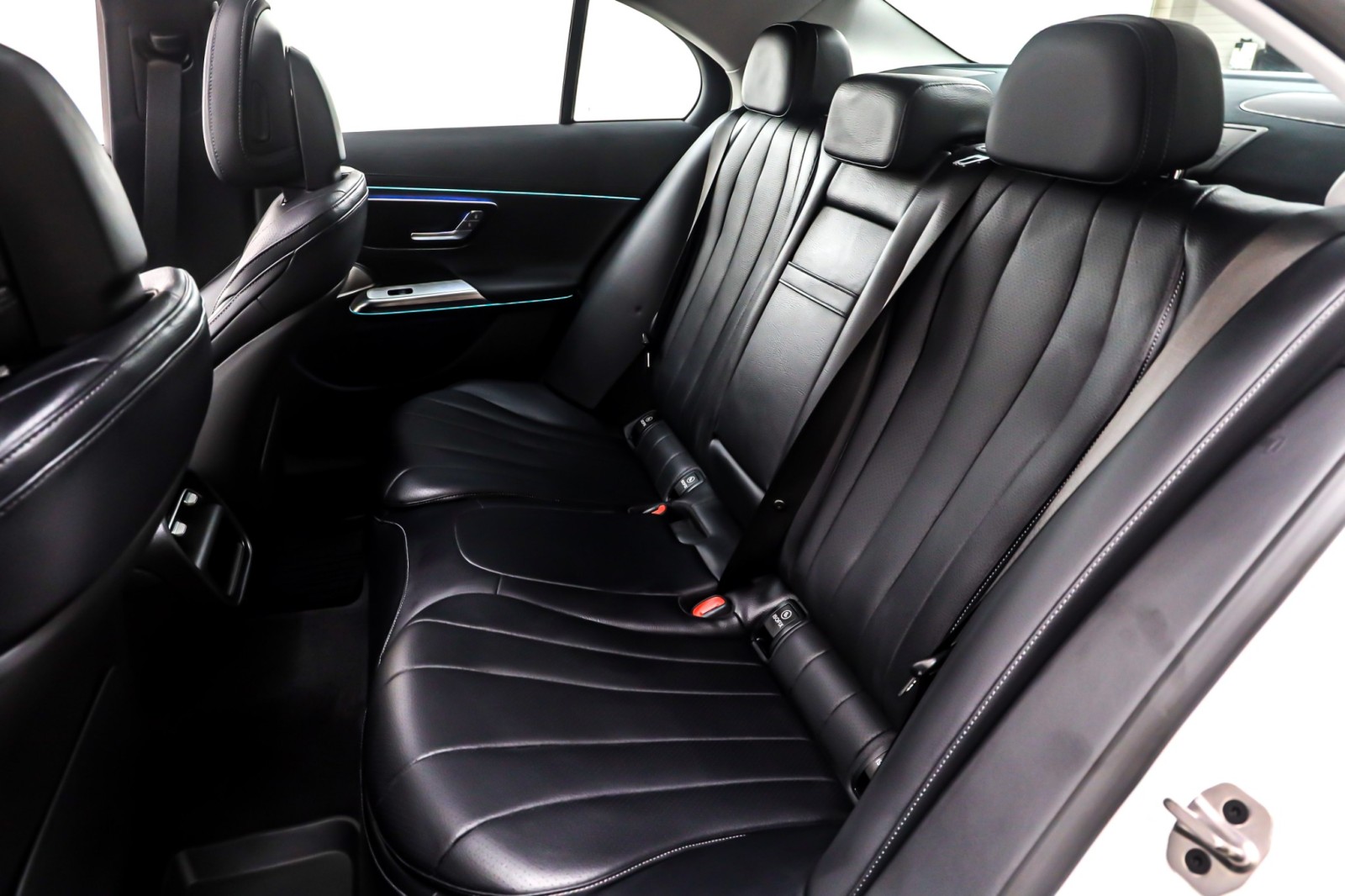 New 2025 Polar White Mercedes-Benz E 350 image 8