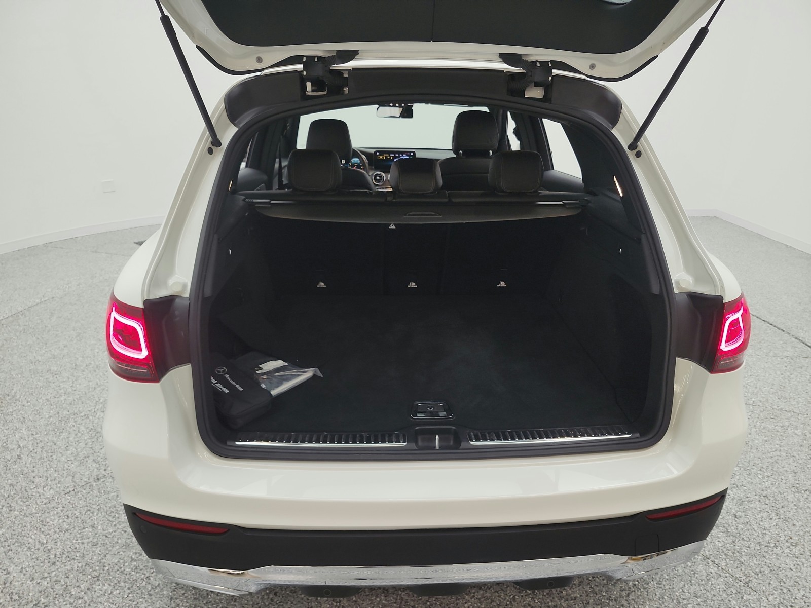 Certified Used 2022 Polar White Mercedes-Benz GLC 300 SUV image 22