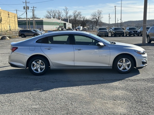 2022 Chevrolet Malibu LT 2