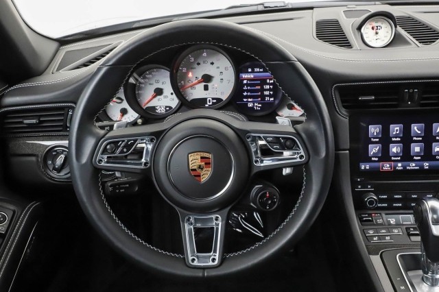 2019 Porsche 911 4 GTS 26