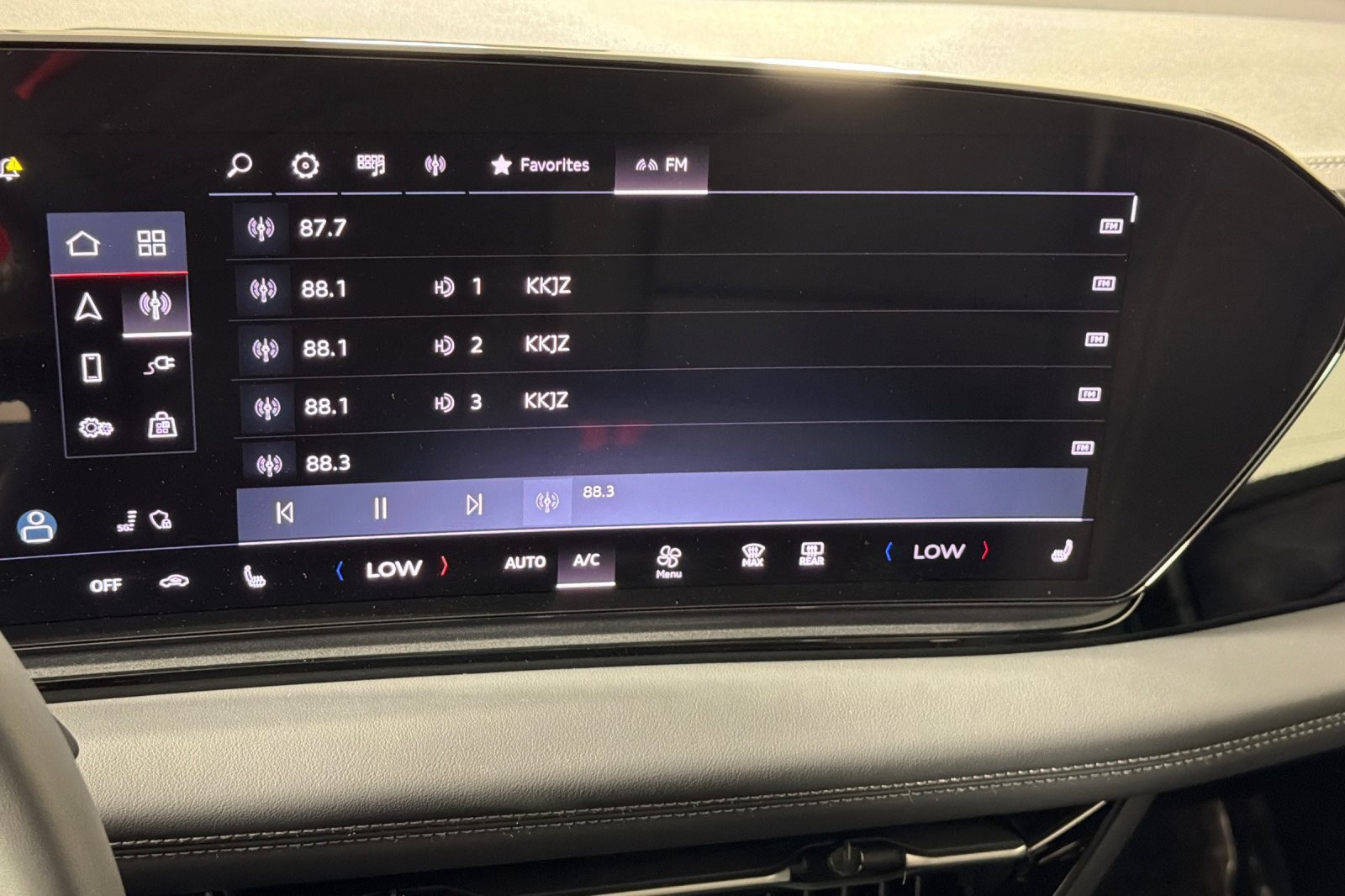 Certified Used 2025 Mythos Black Metallic Audi Premium RWD image 16