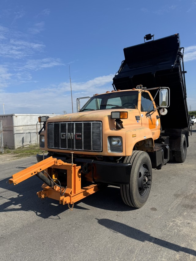 2001  C7500   Dump Truck  in , 