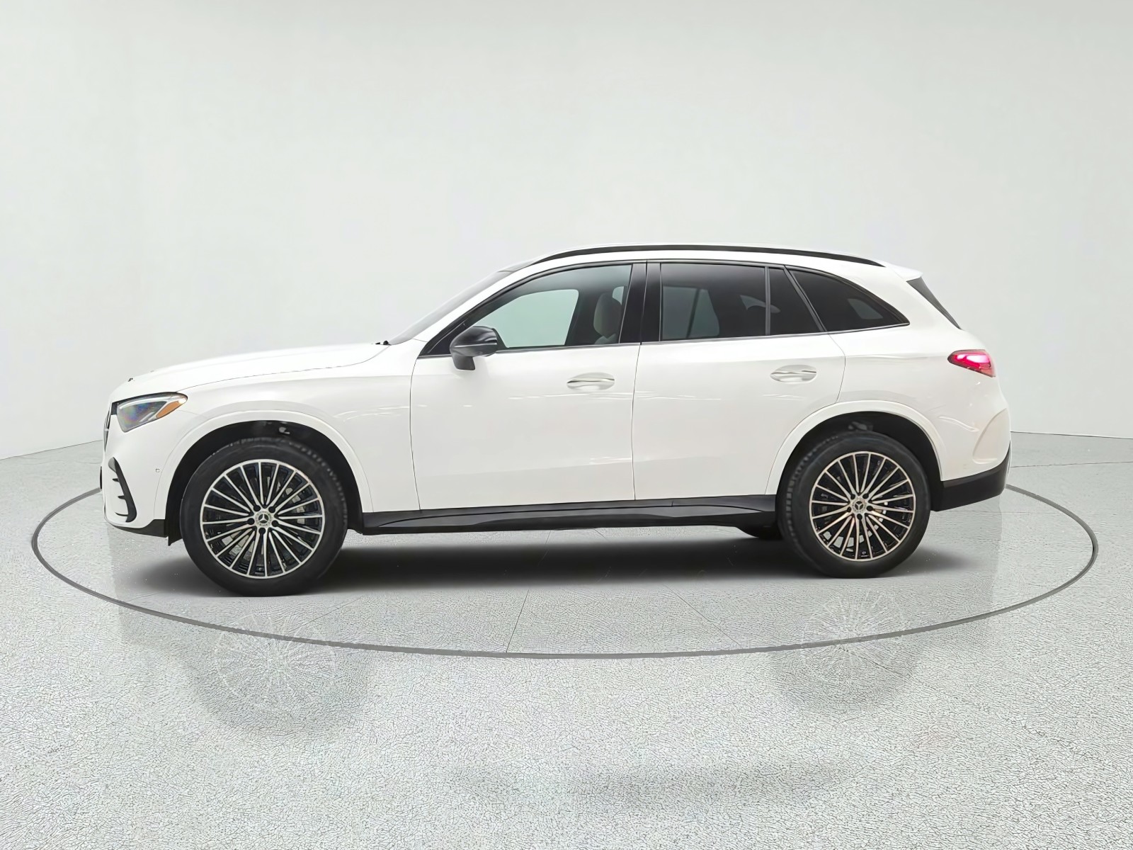 New 2027 Polar White Mercedes-Benz GLC 300 SUV image 8