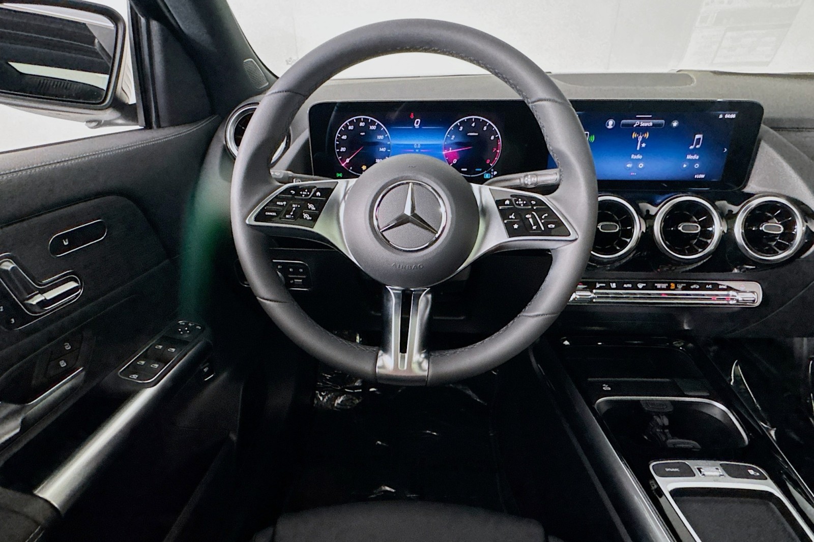 New 2026 Night Black Mercedes-Benz GLA 250 SUV image 4