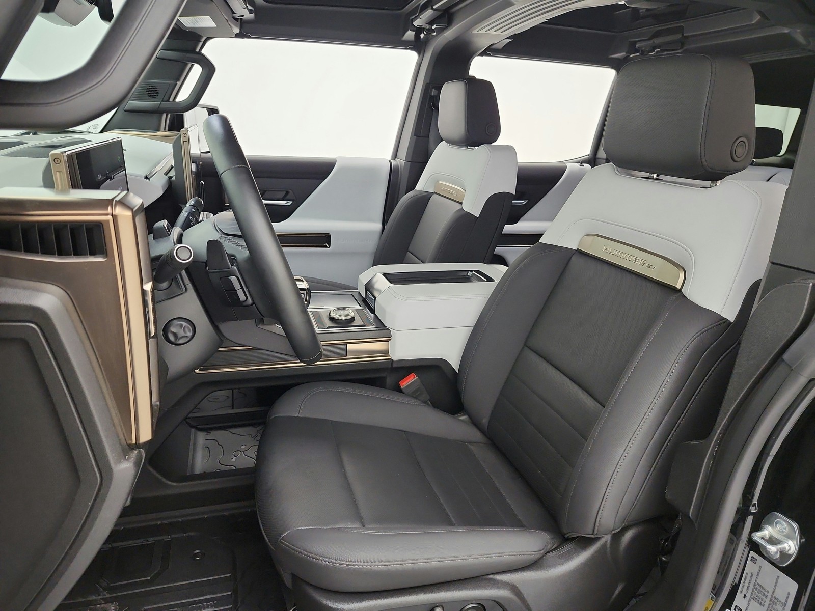 Used 2024 Void Black GMC e4WD 4dr 2X image 10