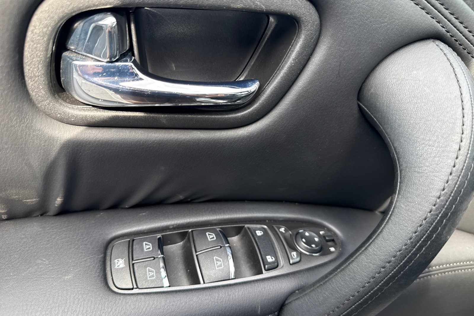 Used 2022 WHITE Nissan 4x4 SL image 10