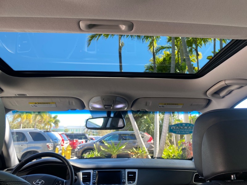 2012 Hyundai Genesis 3.8L SUNROOF PREM PKG in , 