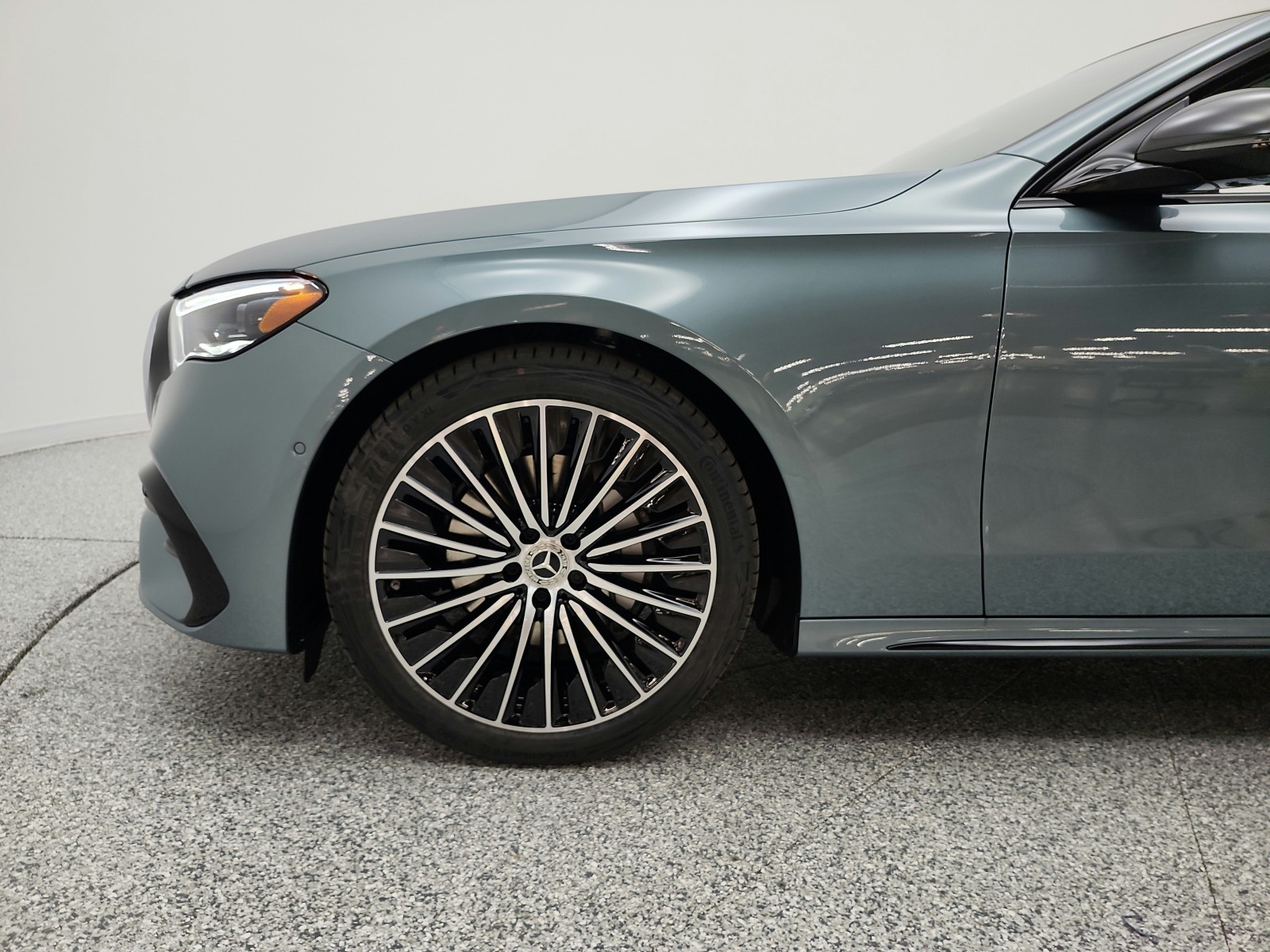 New 2027 Verde Silver Metallic Mercedes-Benz E 350 RWD Sedan image 15
