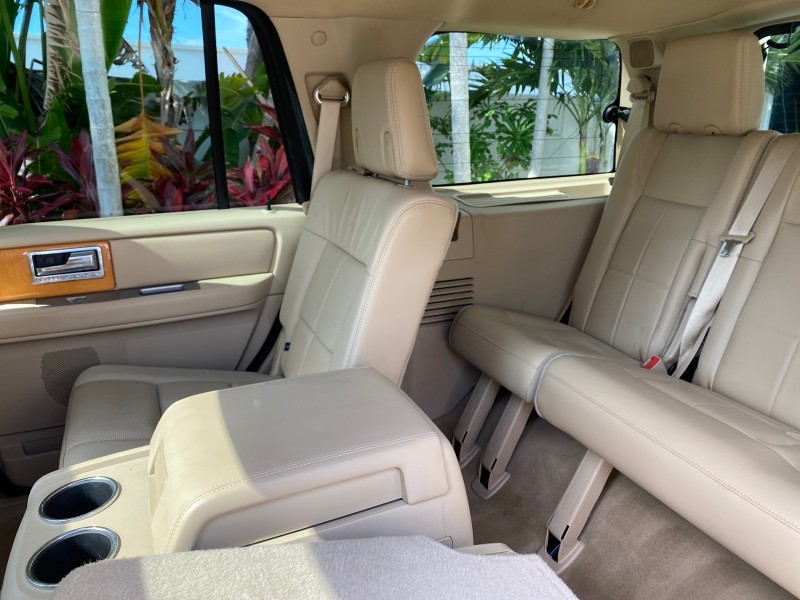 2010 Lincoln Navigator 4WD SUNROOF LOW MILES 31,209 in , 