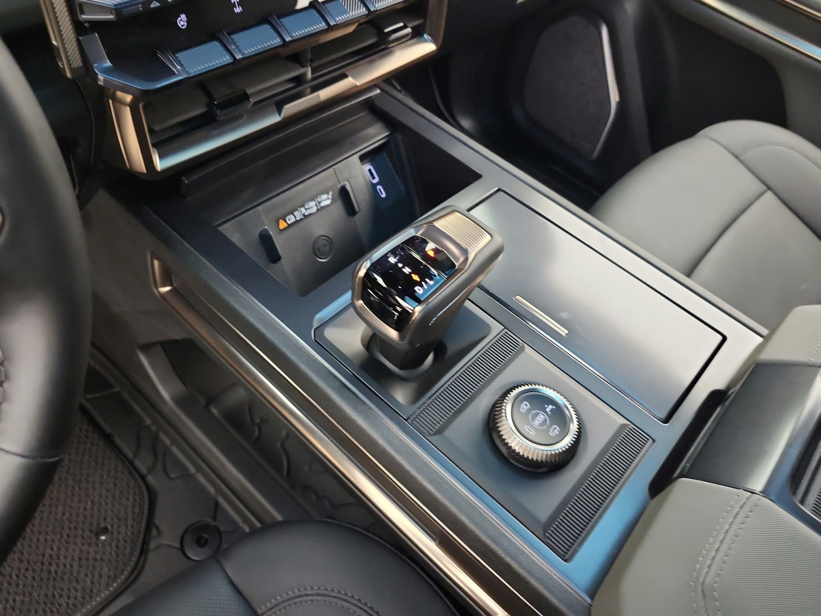 Used 2024 Neptune Blue Matte GMC e4WD 4dr 3X image 13