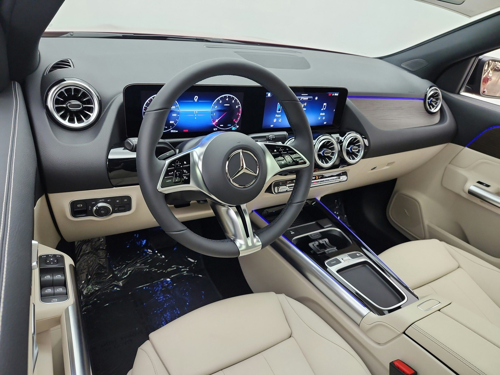 New 2026 MANUFAKTUR Patagonia Red Metallic Mercedes-Benz GLA 250 SUV image 9