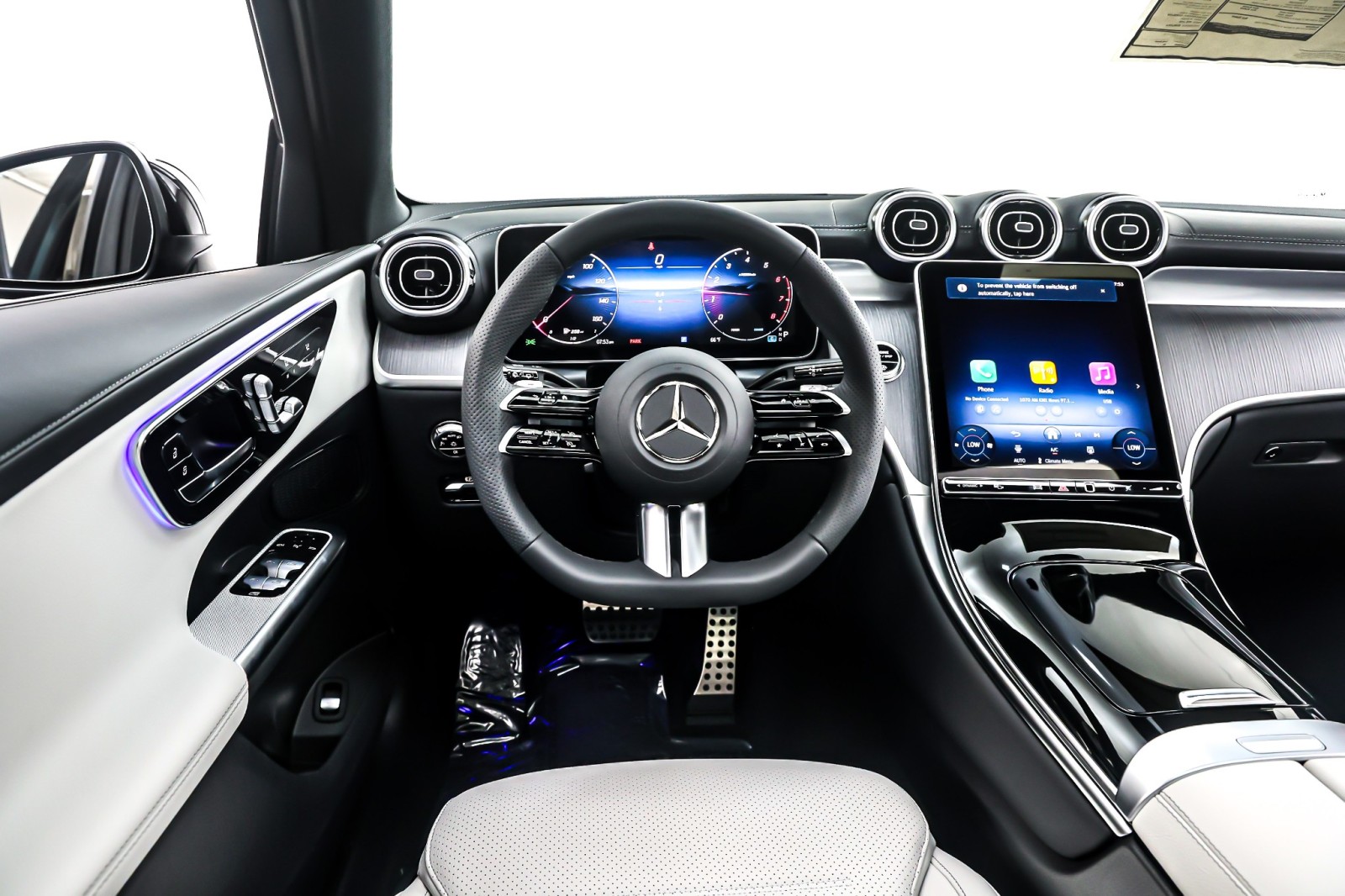 New 2026 Verde Silver Metallic Mercedes-Benz GLC 300 image 4