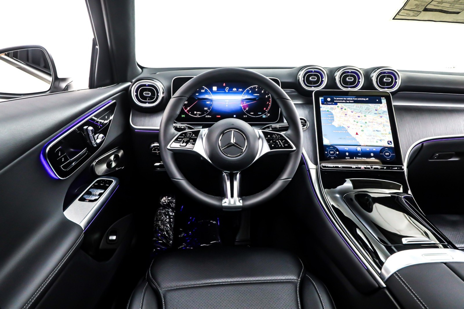 New 2026 Polar White Mercedes-Benz GLC 300 image 4