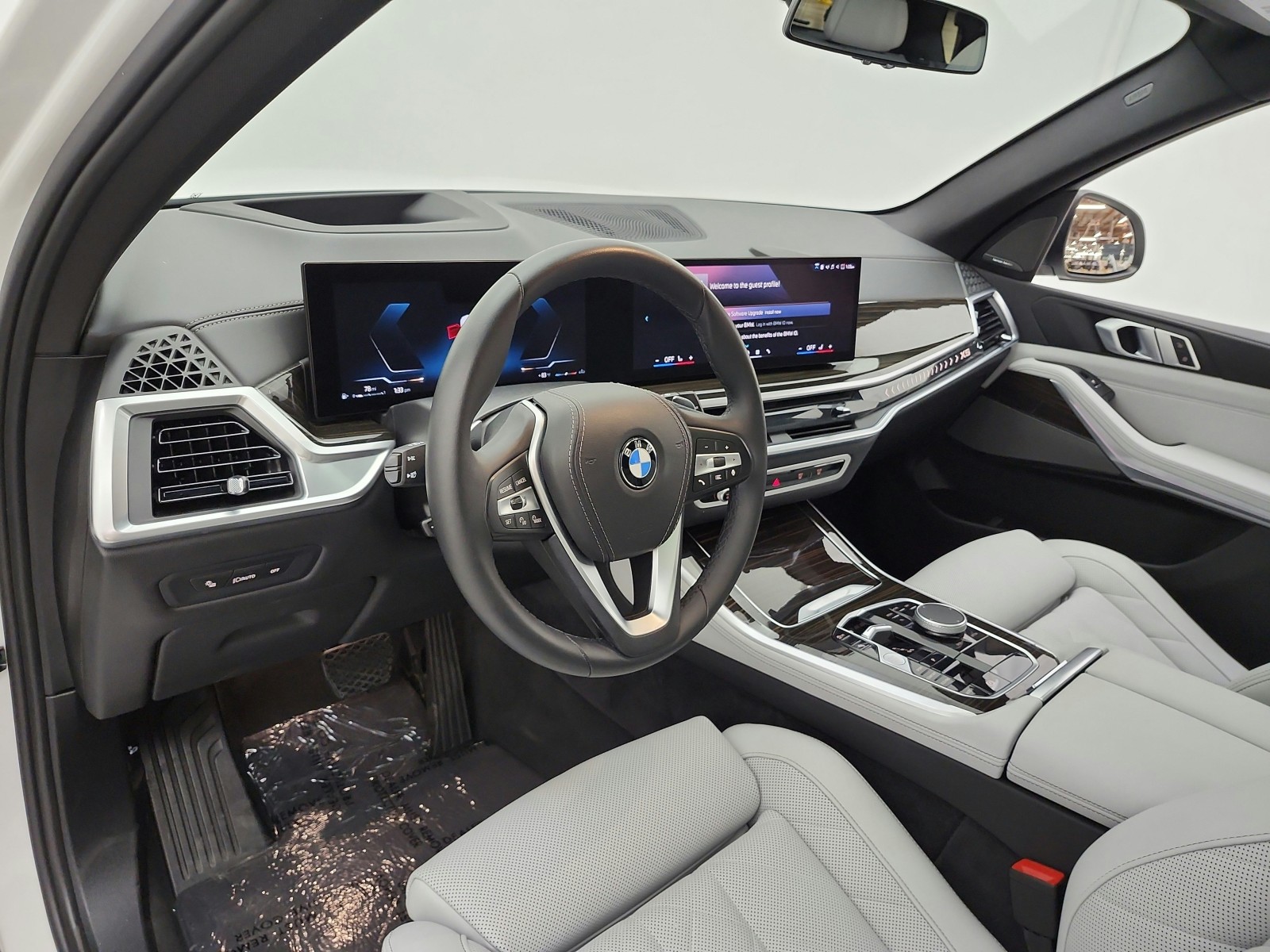 Used 2024 Alpine White BMW sDrive40i Sports Activity Vehicle image 9