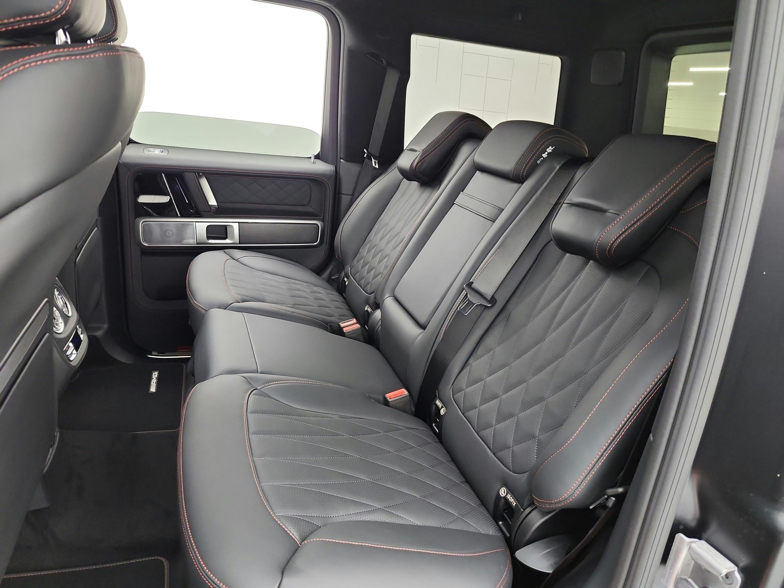 New 2027 MANUFAKTUR Night Black magno Mercedes-Benz G 580e SUV image 11