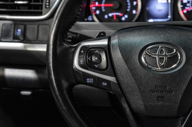 2015 Toyota Camry XSE 16