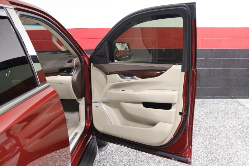 2016 Cadillac Escalade Luxury Collection 4dr Suv in , 