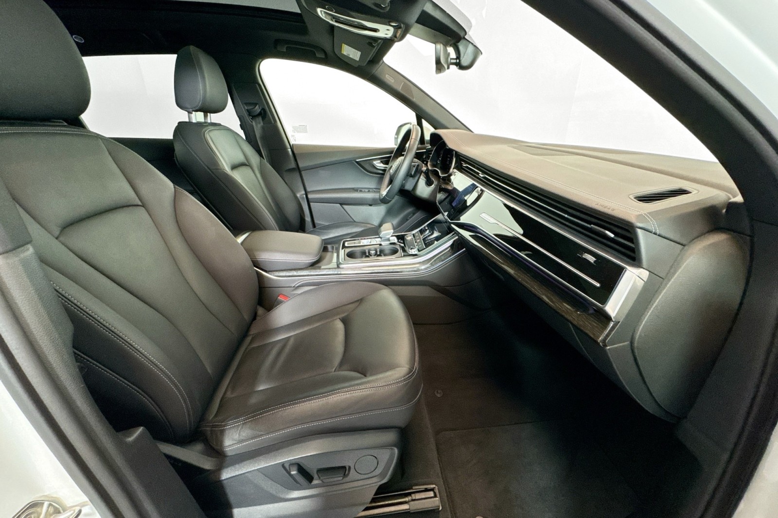 Used 2025 Carrara White Audi Premium Plus image 28