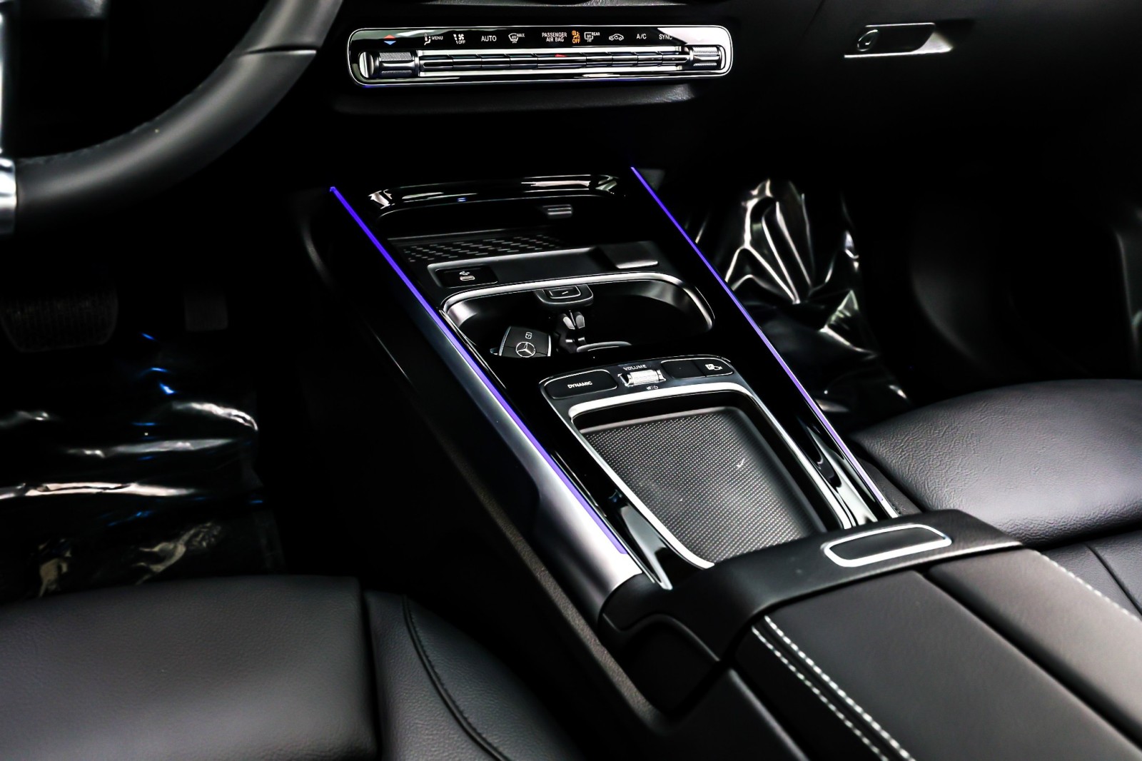 New 2026 Polar White Mercedes-Benz GLB 250 SUV image 6