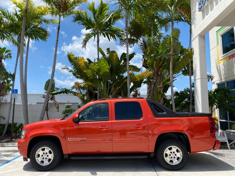 2009 Chevrolet Avalanche LT PU LOW MILES 58,696 in ,