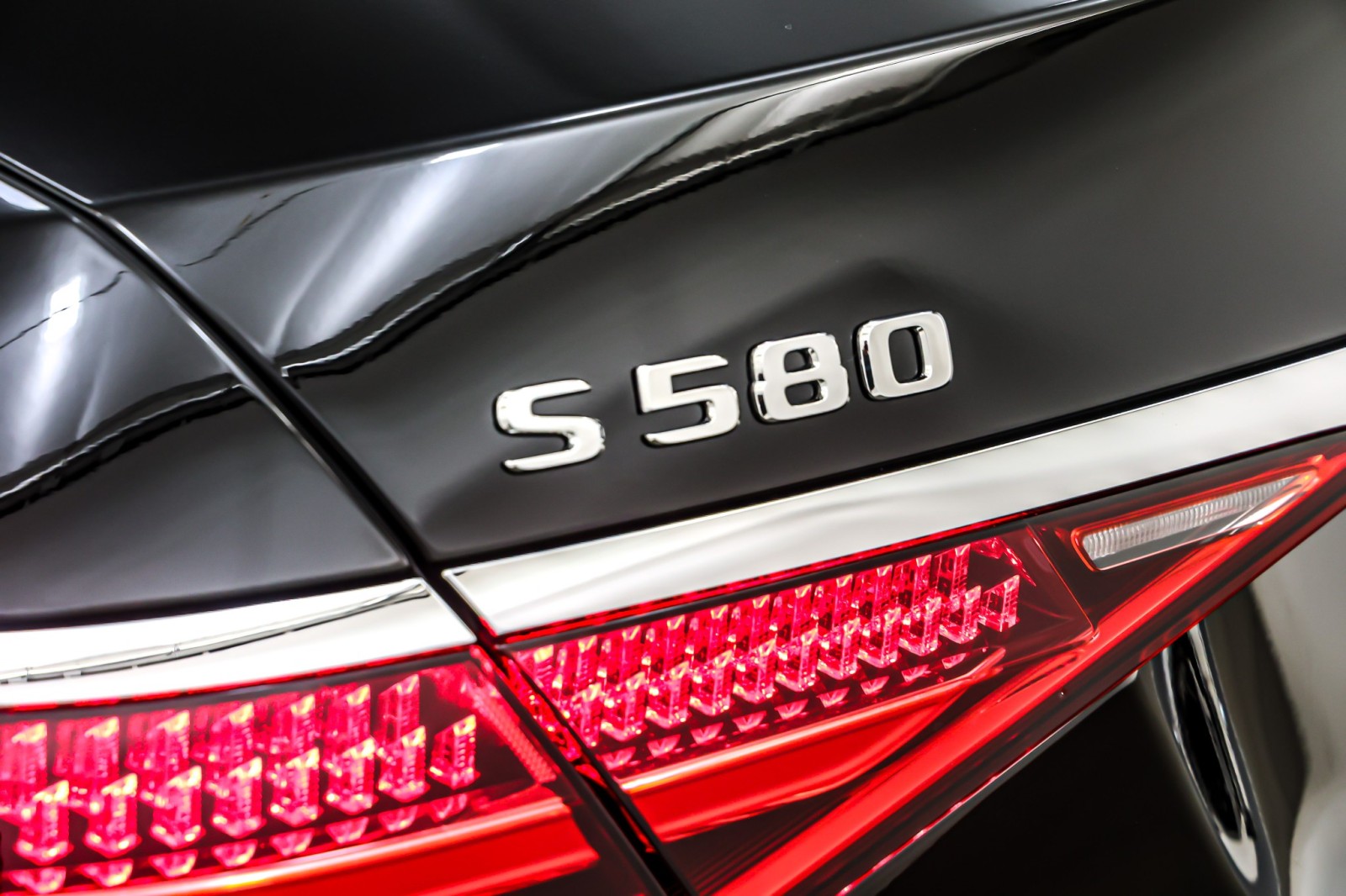 New 2026 Obsidian Black Metallic Mercedes-Benz S 580 image 9