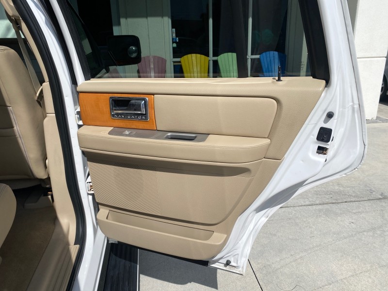 2010 Lincoln Navigator 4WD SUNROOF LOW MILES 31,209 in , 