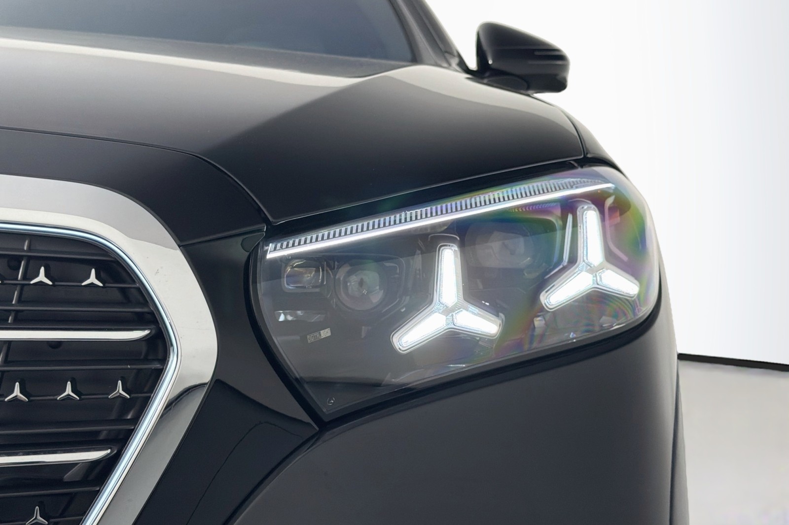 New 2027 Obsidian Black Metallic Mercedes-Benz S 580 4MATIC® Sedan image 15
