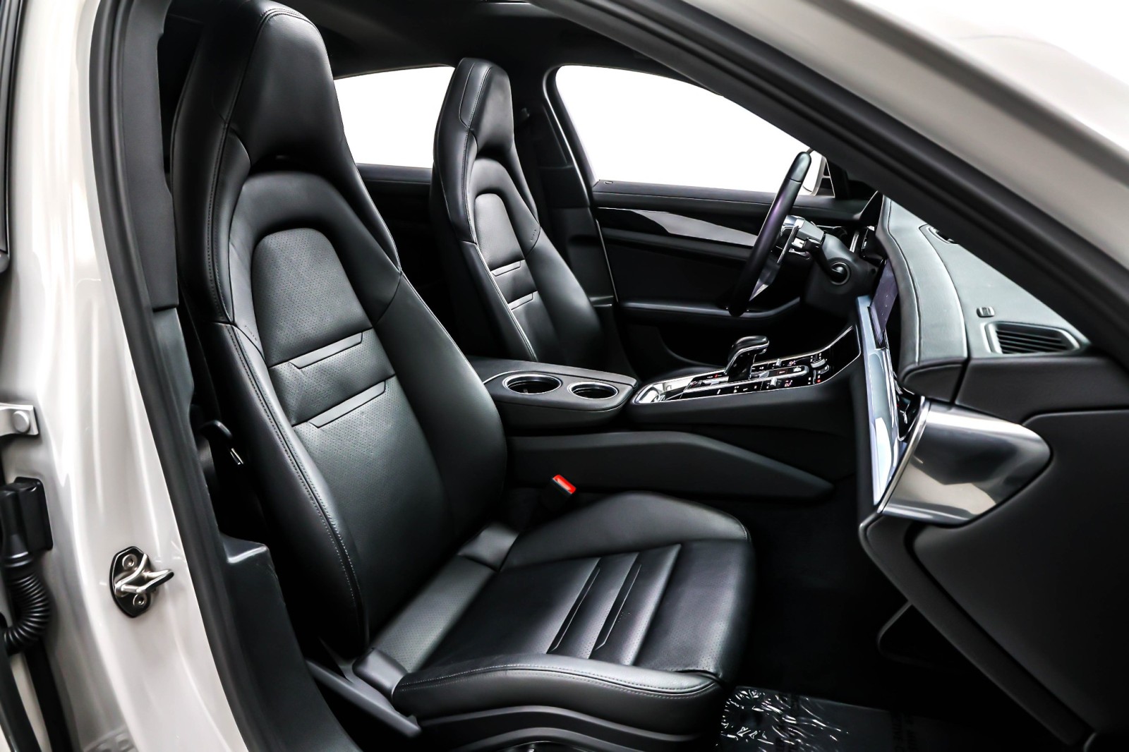 Used 2019 Chalk Porsche  image 6