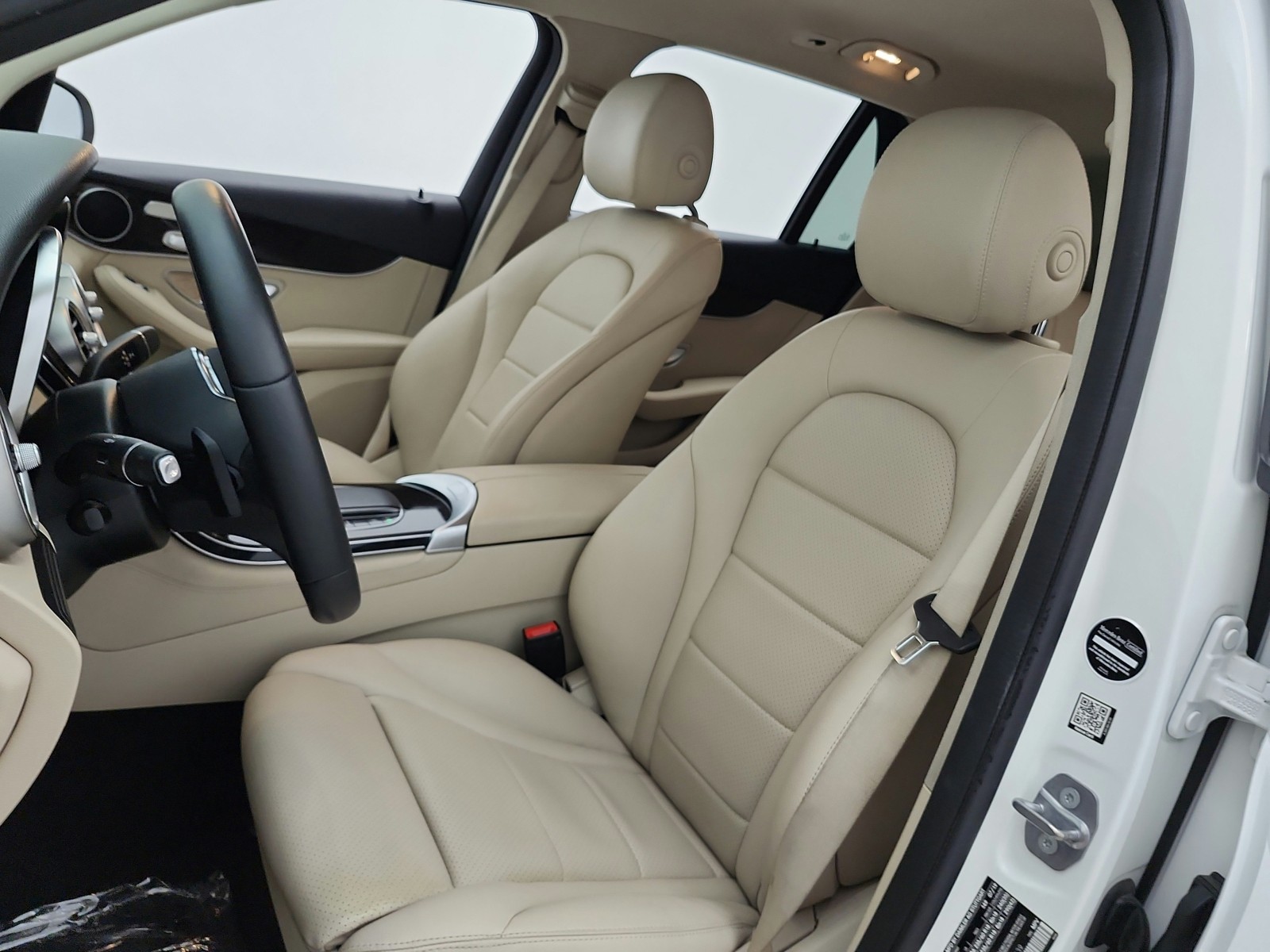 Used 2020 Polar White Mercedes-Benz GLC 300 4MATIC® SUV image 10