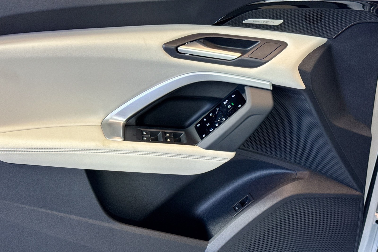 New 2025 Glacier White Metallic Audi Premium Plus 2.0 TFSI quattro image 15