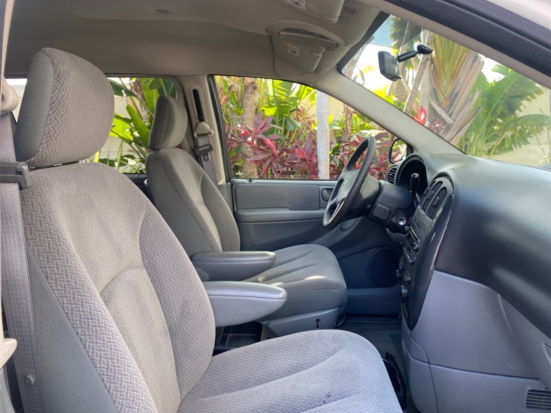 2006 Dodge Caravan SXT LOW MILES 28,367 1 OWNER HANDICAP LIFT in , 