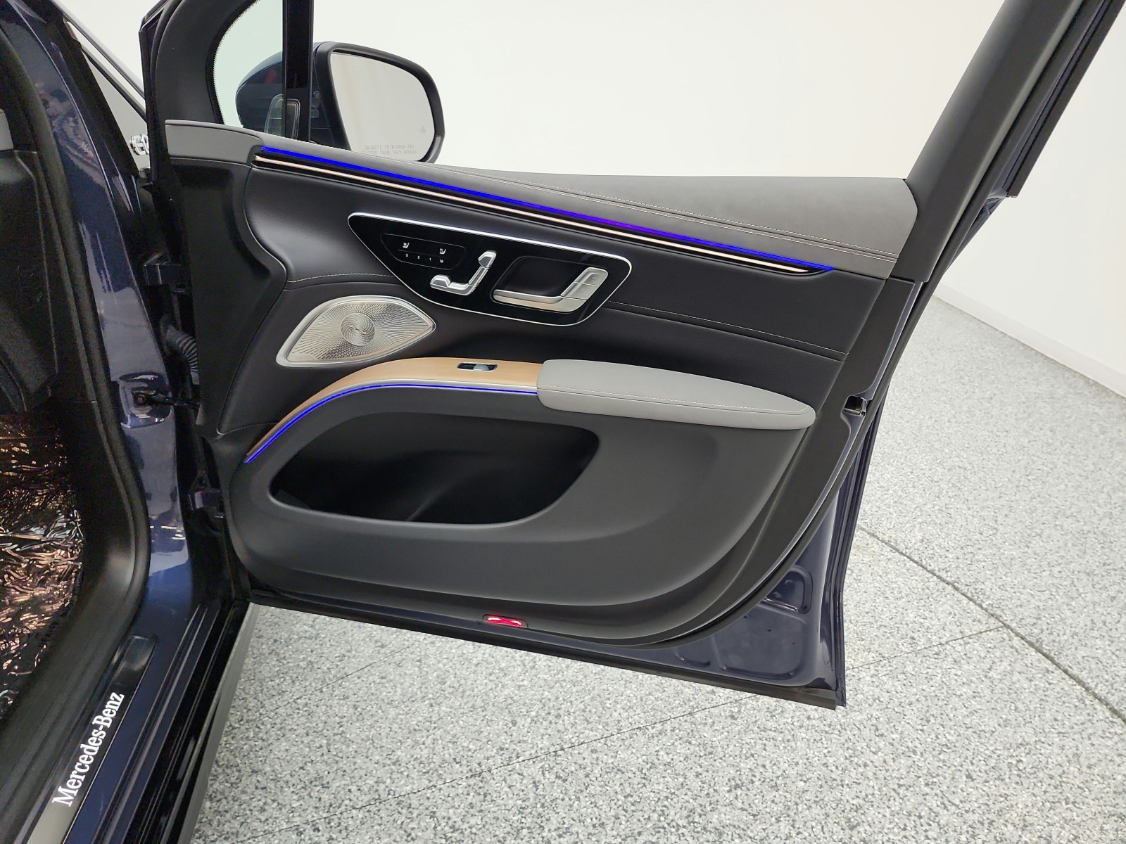 Used 2023 Twilight Blue Metallic Mercedes-Benz EQS 580 4MATIC® SUV image 20