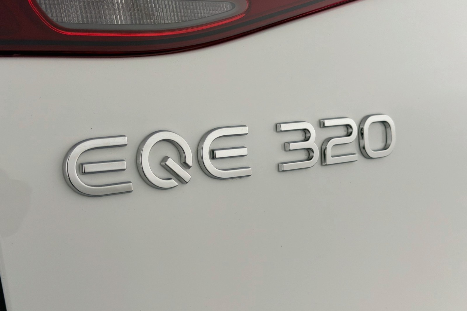 New 2027 Polar White Mercedes-Benz EQE 320 4MATIC® SUV image 8