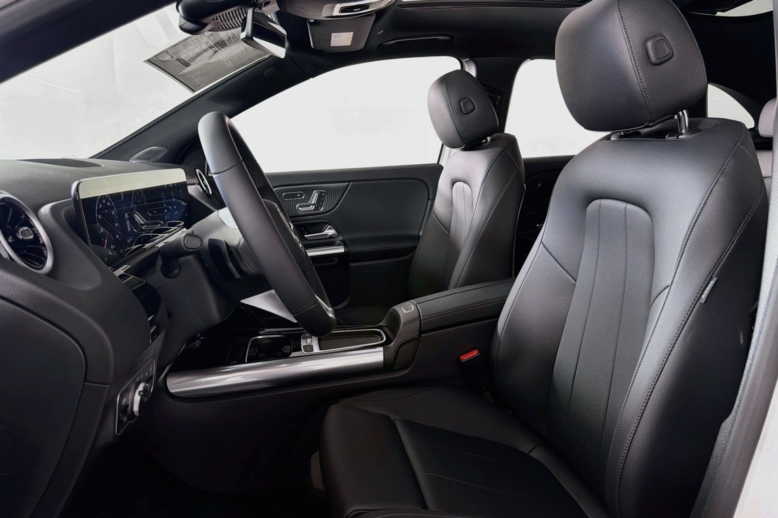 New 2026 Polar White Mercedes-Benz GLA 250 SUV image 16