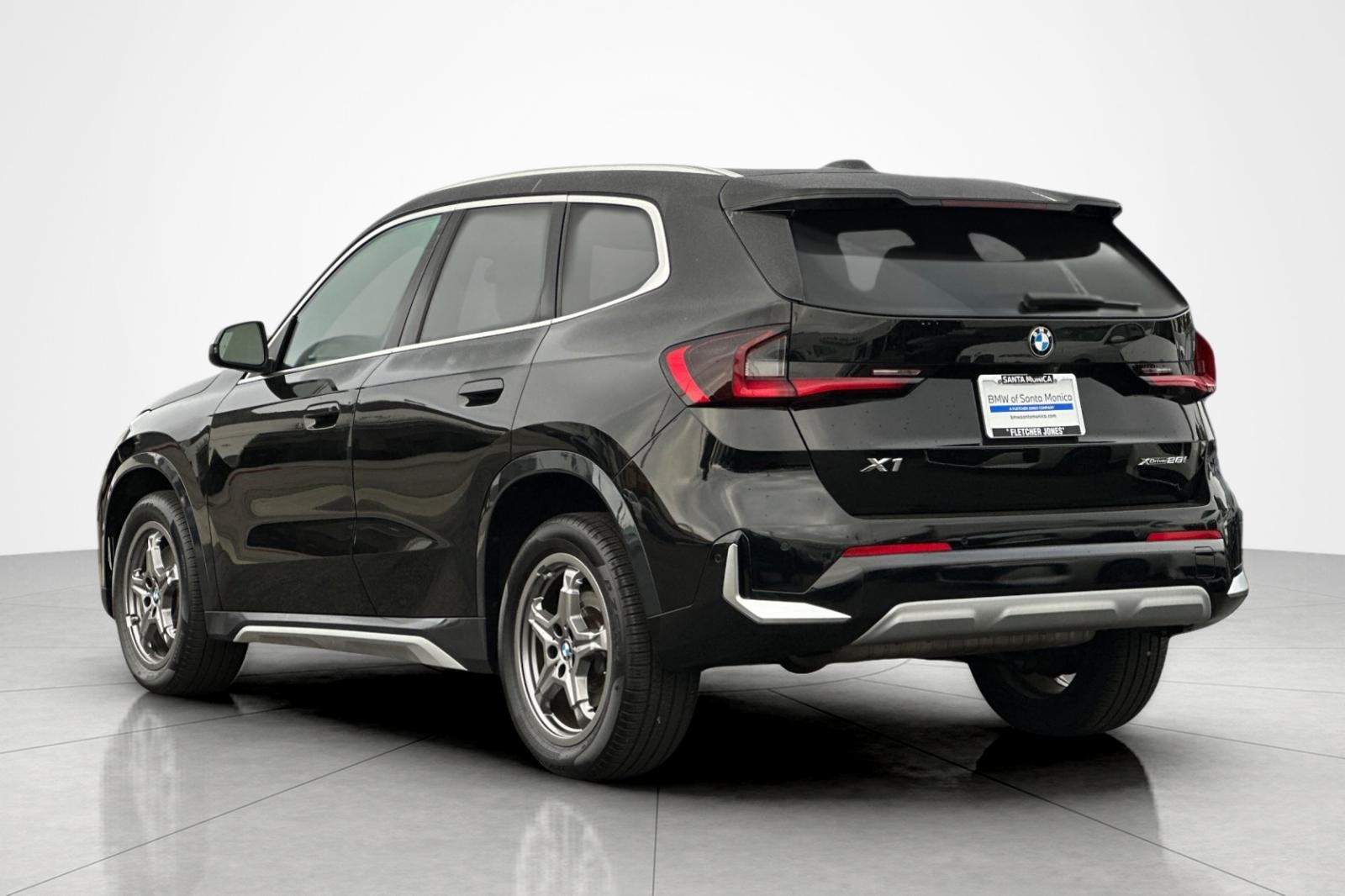 Used 2023 Jet Black BMW xDrive28i image 3