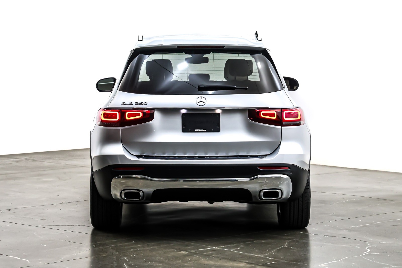 Used 2022 Iridium Silver Metallic Mercedes-Benz GLB 250 SUV image 5