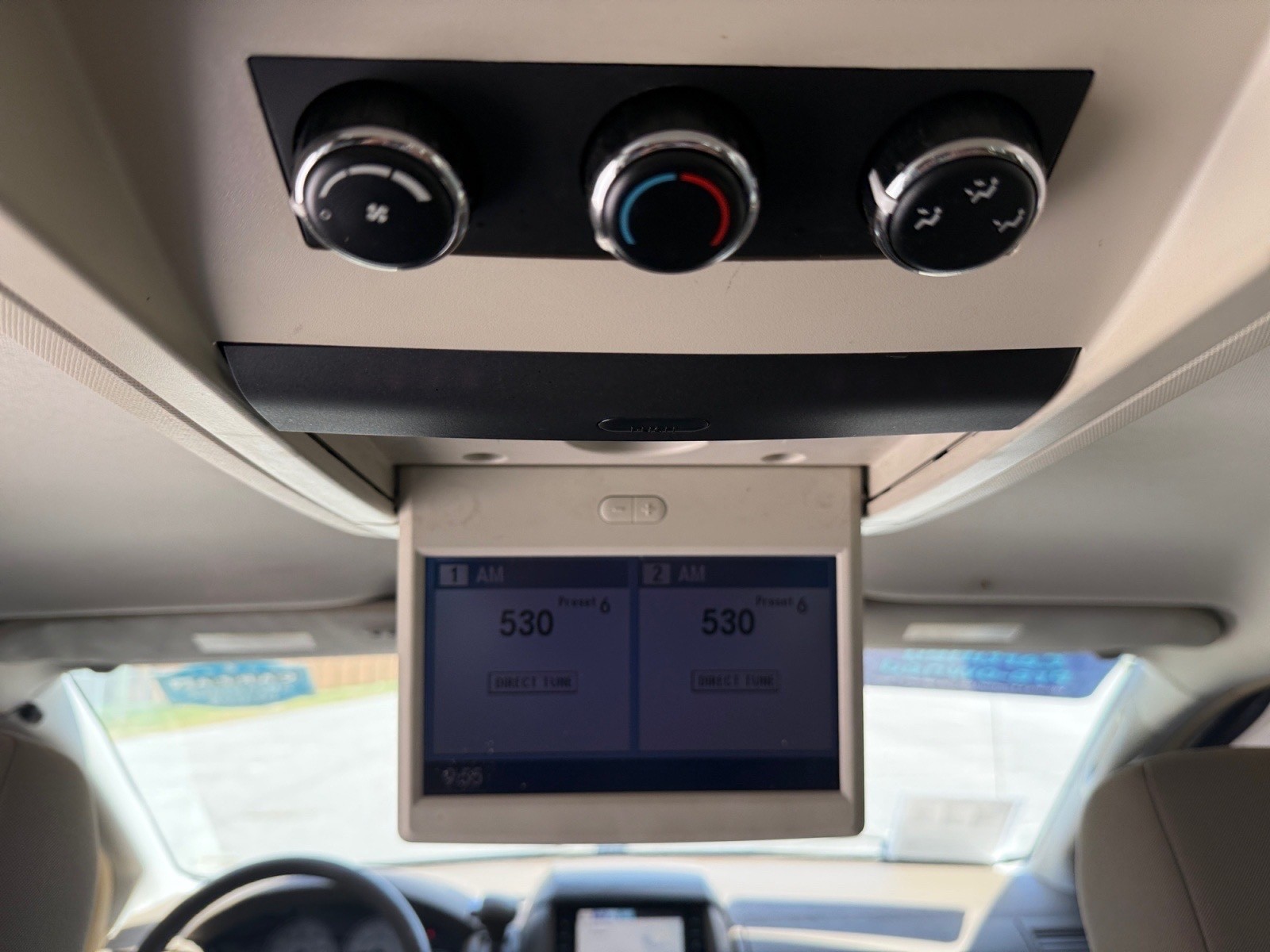 2010 Chrysler Town & Country #15
