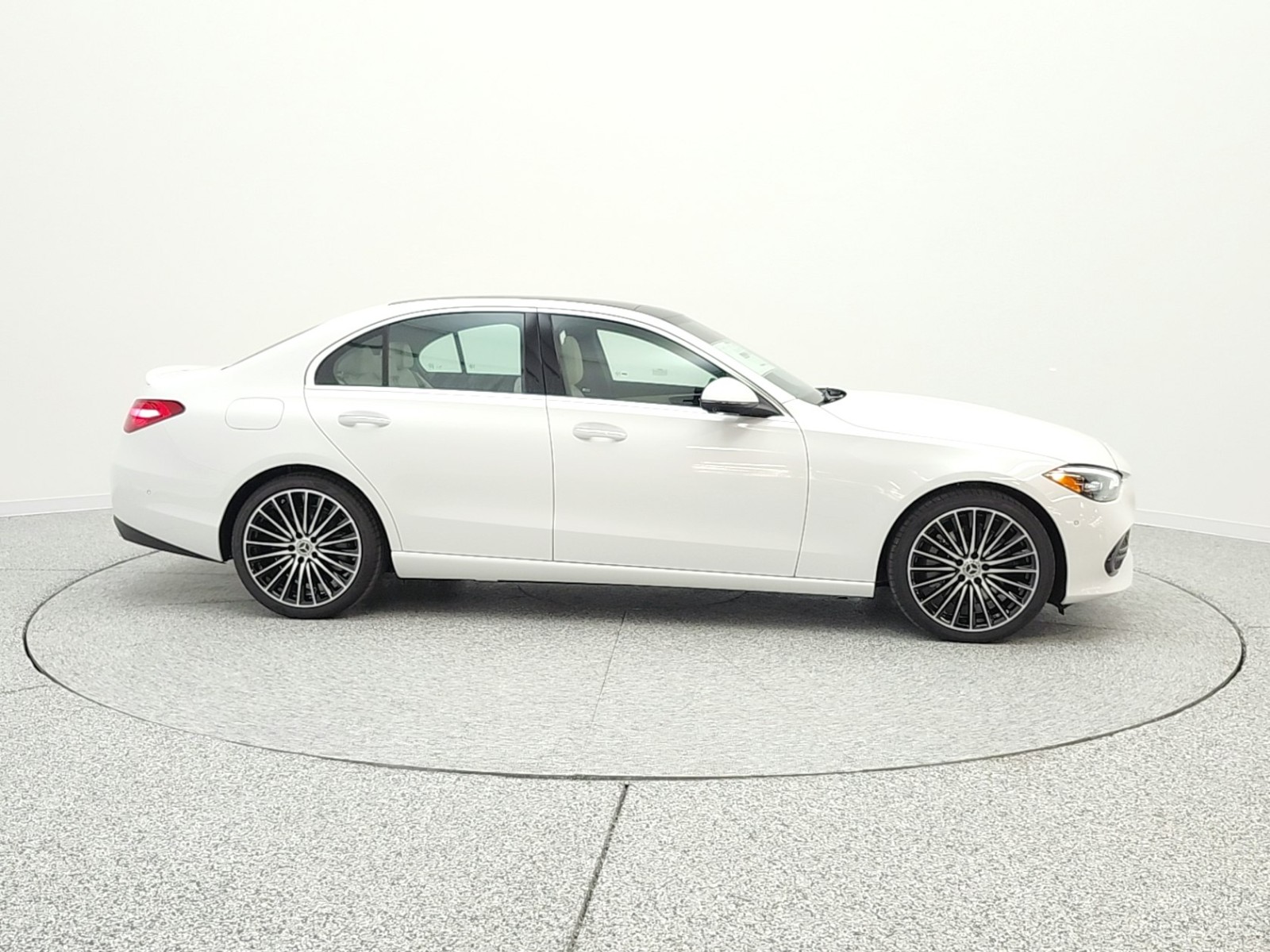 New 2026 MANUFAKTUR Moonlight White Metallic Mercedes-Benz C 300 image 4