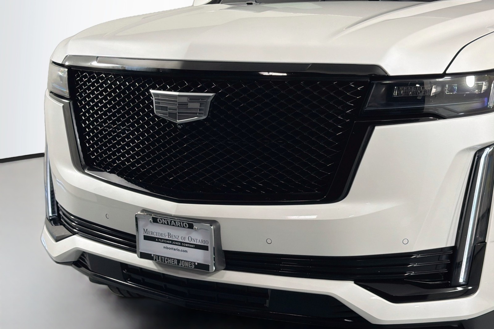 Used 2023 Crystal White Tricoat Cadillac 4WD Sport Platinum image 13