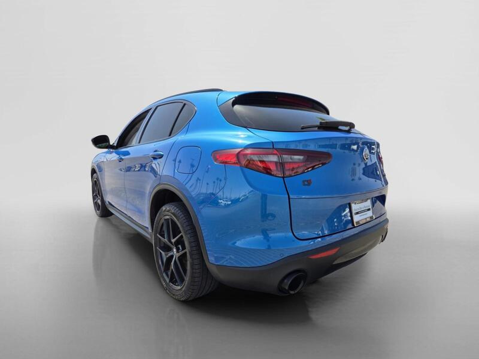 Used 2019 BLUE Alfa Romeo  image 3