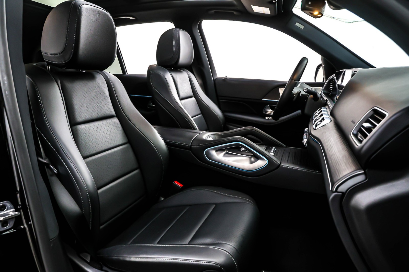 Certified Used 2022 Obsidian Black Metallic Mercedes-Benz GLE 450 4MATIC® SUV image 7