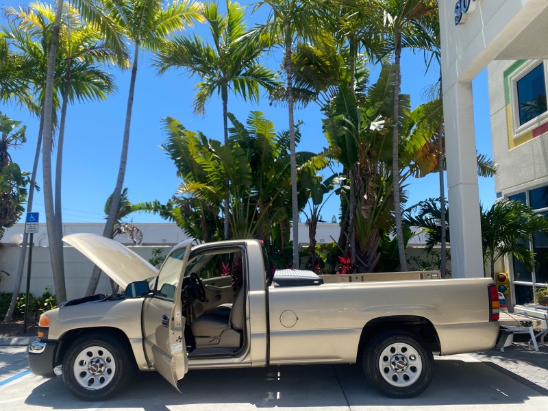 2005 GMC Sierra 1500 LOW MILES 83837 AC NO ACCIDENTS in ,